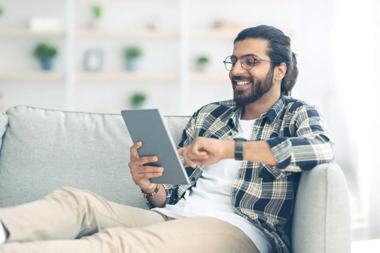 Teilnehmer in einem interaktiven Seminar über Empathie und Kommunikation